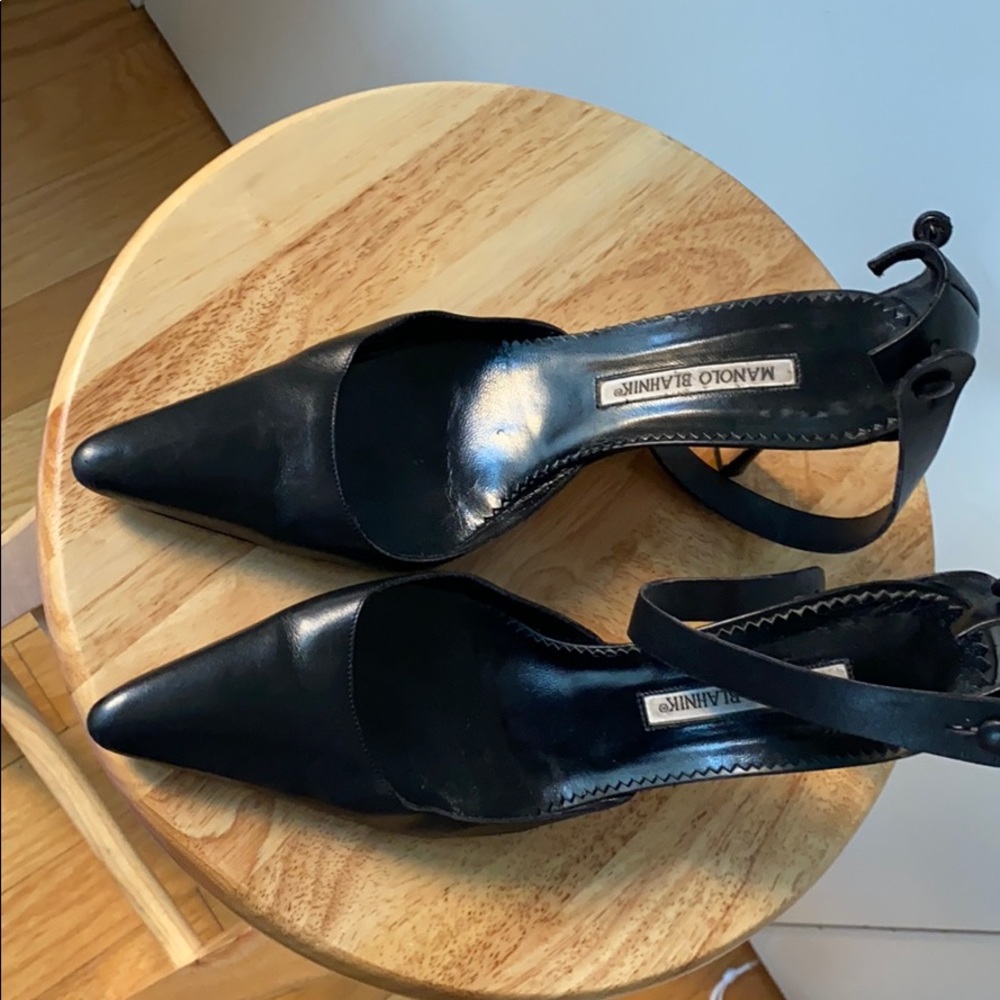 Manolo blahnik black ankle pumps
